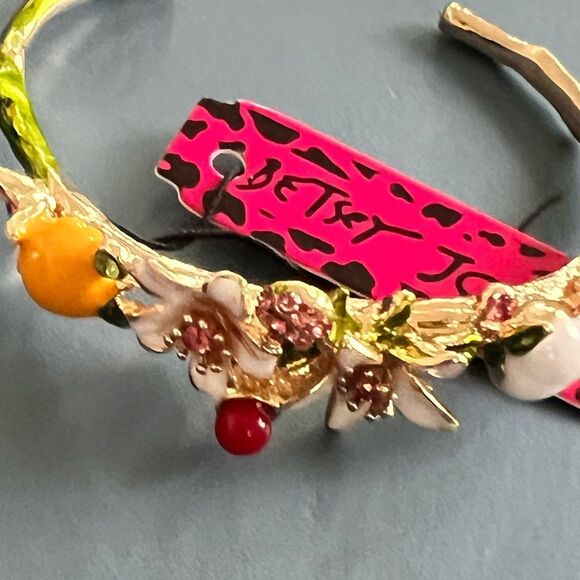 🌺 Betsey Johnson Floral Gold Bracelet with Hand painted accents 🌺 - Picture 1 of 7